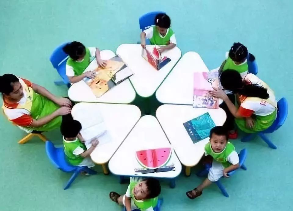 预计今晚到明天广东中部局地有雷暴，这些路段受影响→